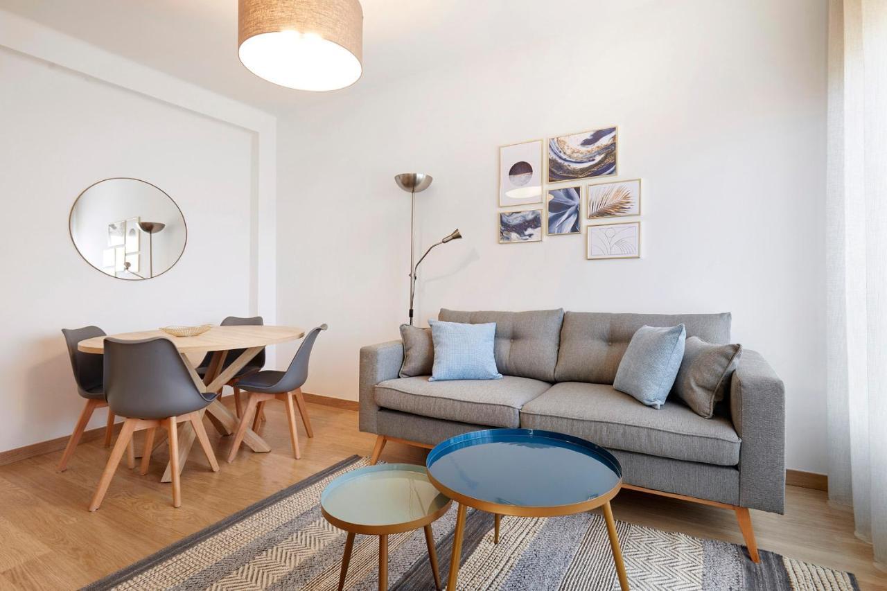 Fisa Rentals Aribau Barcelona Exteriör bild