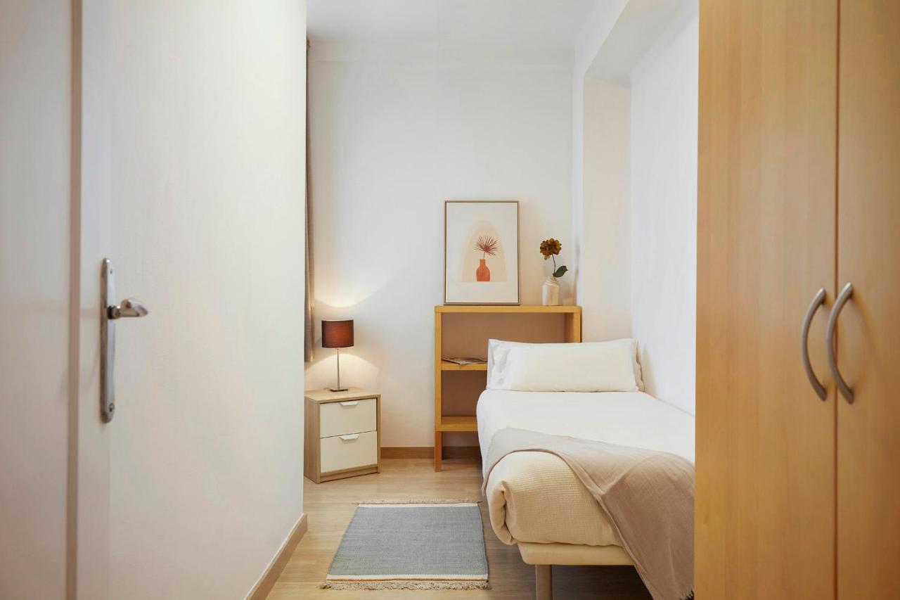 Fisa Rentals Aribau Barcelona Exteriör bild