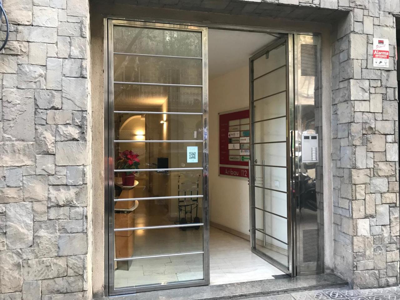 Fisa Rentals Aribau Barcelona Exteriör bild